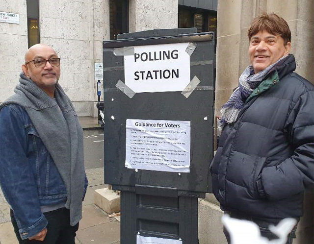 조기 총선이 열린 12일 오후 웨스트민스터 인근 투표장 앞에서 만난 테런스(65), 브라이언 씨(60) 형제.