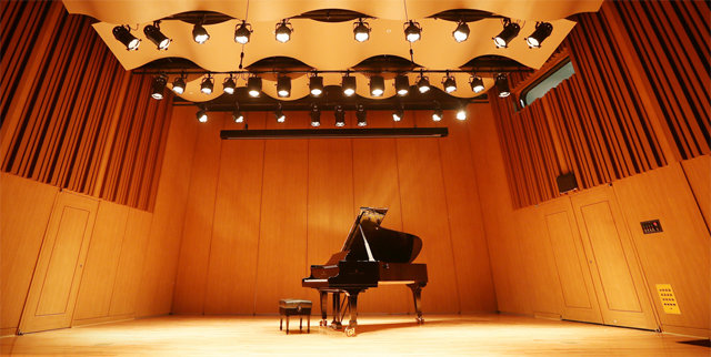 경기 성남시의 티엘아이 아트센터는 연주자의 숨소리도 잡히는 간소한 규모와 도전적인 프로그램으로 인정받고 있다. 티엘아이 아트센터 제공