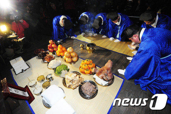 ‘제23회 성산일출제’에서의 일출 기원제.2016.1.1/뉴스1 © News1