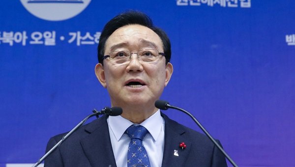 송철호 울산시장이 30일 오전 시청 프레스센터에서 기자회견을 열고 울산 경제자유구역 추가지정 후보지역 선정, 수소시범도시 사업지 선정 및 수소융복합단지 실증사업 선정에 대해 브리핑을 하고 있다. 사진=뉴스1