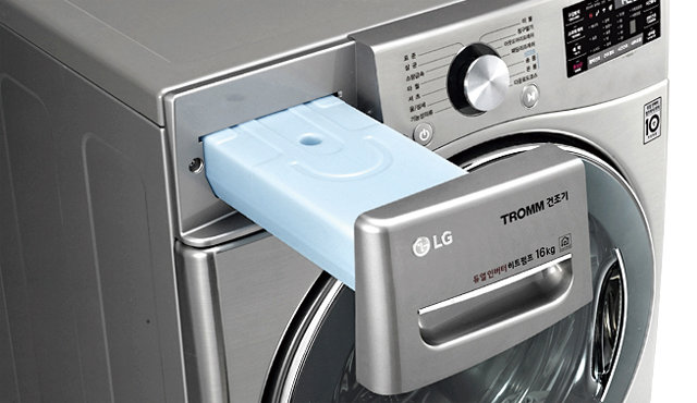 LG 트롬 건조기는 대용량 물통을 기본 탑재해 집안 어디든 설치할 수 있다.
