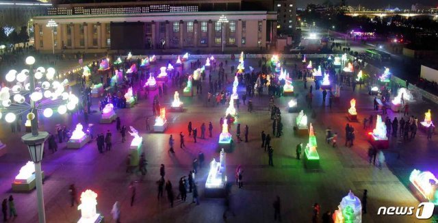 1일 북한 노동당 기관지 노동신문은 “지난해 12월 31일 김일성 광장에서 ‘2020 평양얼음조각 축전’이 개막했다”라고 보도했다. 평양 노동신문=뉴스1