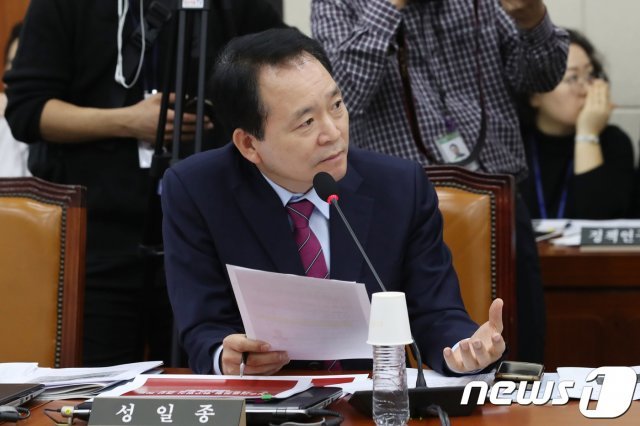 성일종 자유한국당 원내대변인  2018.10.12/뉴스1 © News1