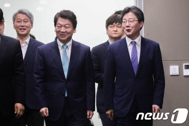 안철수 바른미래당 전 대표와 유승민 새로운보수당 인재영입위원장 2018.5.28/뉴스1 © News1