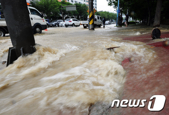 상수도관 파열. © News1 DB