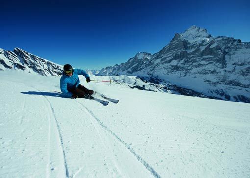 하나투어는 스위스의 융프라우에서 전문가와 함께 스키와 스노우보드 라이딩을 즐길 수 있는 여행상품을 출시했다. 사진제공｜하나투어