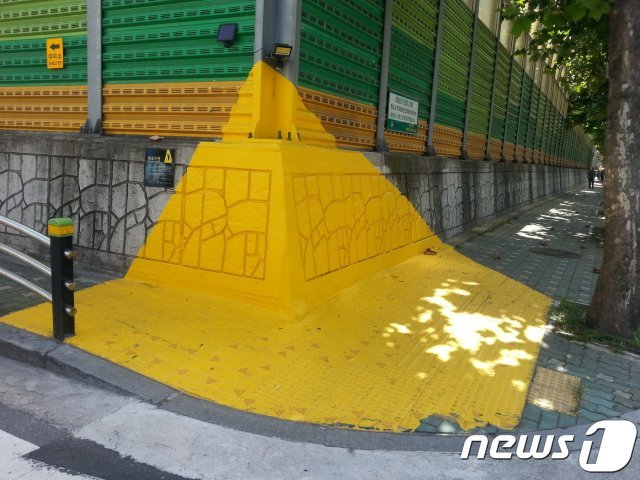 어린이보호구역 내 설치된 옐로카펫의 모습.  © 뉴스1