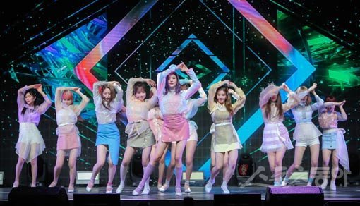 그룹 아이즈원. 스포츠동아DB