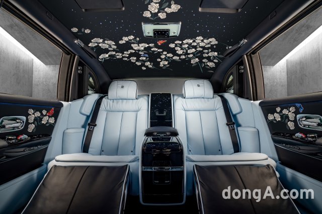 롤스로이스 비스포크 모델 로즈 팬텀 실내