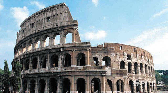 80년경 세워진 로마의 콜로세움. 세계적인 대제국을 이룬 로마에서 검투사들이 대결을 펼치던 원형 경기장이다. 동아일보DB