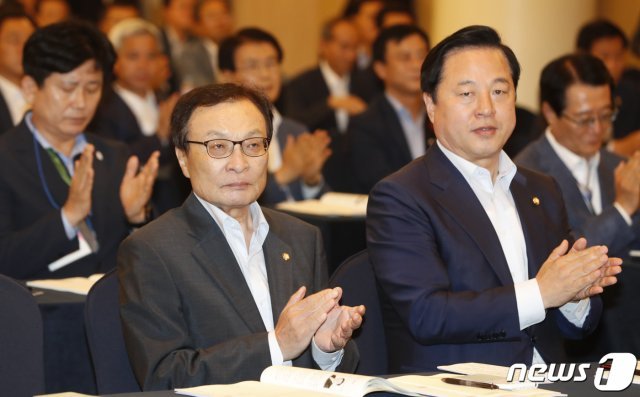 이해찬 민주당 대표와 김두관 의원. © News1