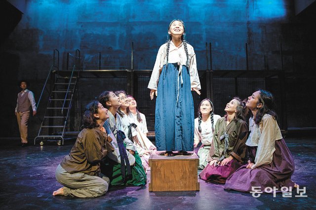일본군 위안부 피해자들의 아픔을 다룬 한국 창작 뮤지컬 ‘컴포트 우먼’의 공연 장면. 동아일보DB