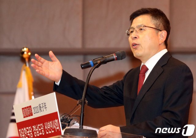 황교안 자유한국당 대표가 10일 경남 창원대학교 종합교육관에서 열린 ‘자유한국당 경남도당 신년인사회’에서 신년사를 하고 있다여주연 기자