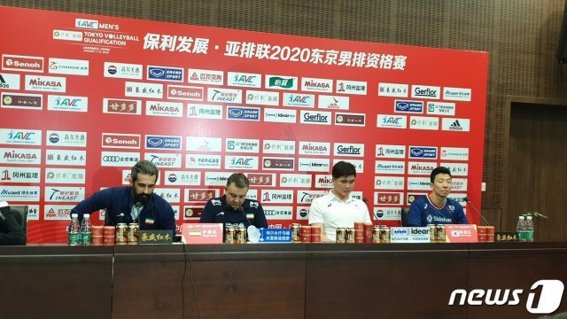 도쿄올림픽 본선 진출에 실패한 남자배구 대표팀이 경기 후 공식 기자회견을 갖고 있다. 사진=대한배구협회 제공. © 뉴스1