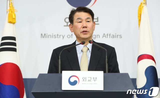 정은보 방위비분담협상 대사가 19일 서울 도렴동 외교부청사에서 한미 방위비분담 협상 관련 브리핑을 하고 있다. © News1