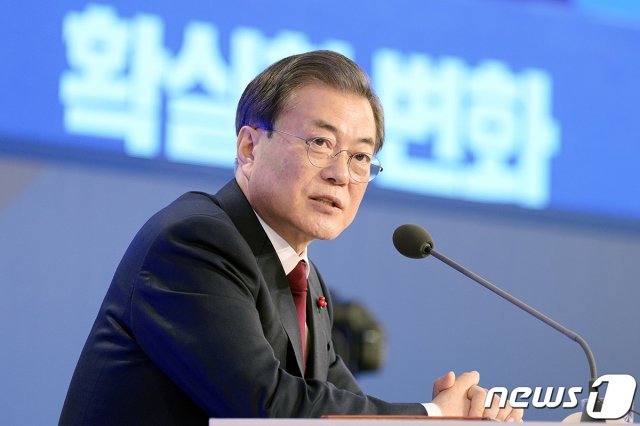 문재인 대통령이 14일 청와대 영빈관에서 2020년 신년 기자회견을 하고 있다. (청와대 제공) 2020.1.14/뉴스1