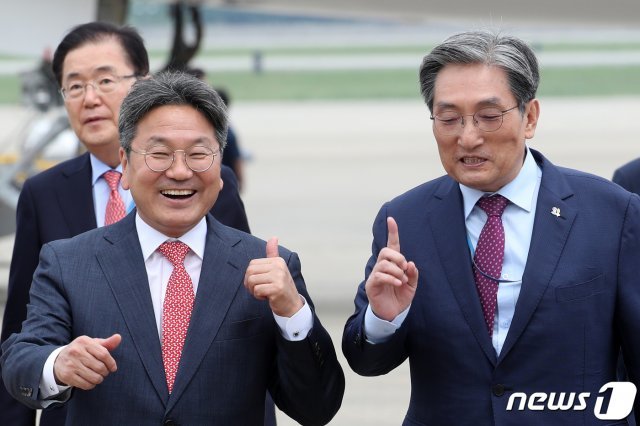 노영민 청와대 비서실장(오른쪽)과 강기정 정무수석. /뉴스1 © News1
