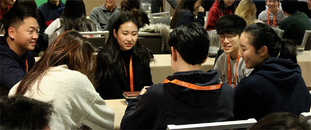 이달 초 미주한인유권자연대(KAGC)가 미국 워싱턴에서 주최한 ‘한인 대학생 대표자 회의’에 참석한 한국계 미국 학생들이 소그룹 토론을 진행하고 있다.