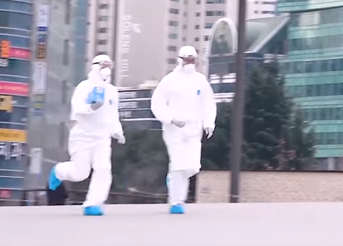 유튜브 채널 ‘비슷해보이즈’가 공개한 29일 동대구역에서 찍은 연출 상황. 사진=유튜브 채널 ‘비슷해보이즈’