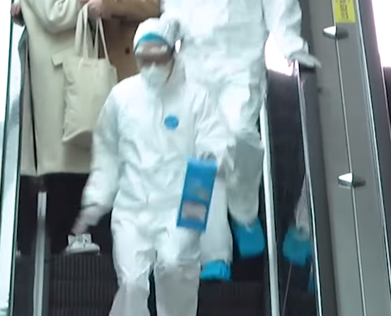 유튜브 채널 ‘비슷해보이즈’가 공개한 29일 동대구역에서 찍은 연출 상황. 사진=유튜브 채널 ‘비슷해보이즈’