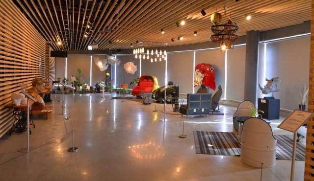 < 광명 업사이클아트센터 본관 1층에 전시되어 있는 다양한 에코 디자인 작품들 >(출처=IT동아)