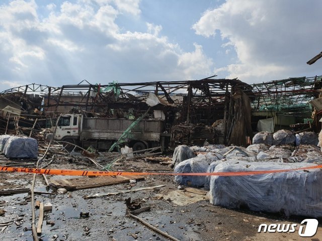 31일 오전 11시24분께 경기 양주시 광적면 가납리의 가죽가공업체에서 불이 나 2명이 숨지고, 8명이 부상했다. (사진=독자제공)
