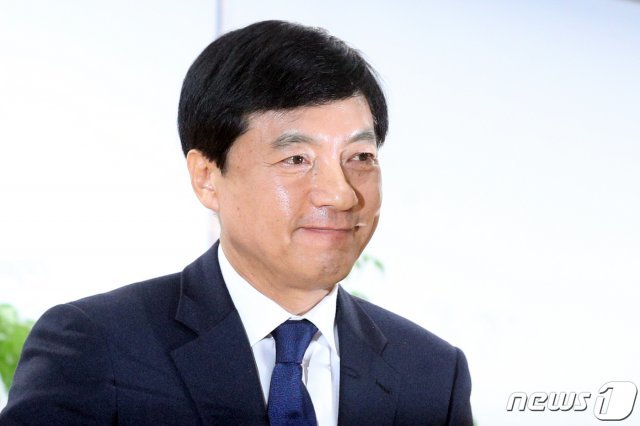 이성윤 신임 서울중앙지방검찰청장이 지난 13일 오전 서울 서초구 서울중앙지검에서 열린 ‘제61대 서울중앙지검 검사장 취임식’에서 취임사를 마치고 단상을 내려오고 있다.© News1