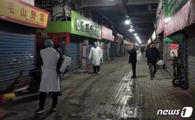 중국 우한시 화난수산시장.