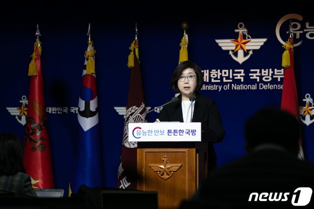 최현수 국방부 대변인이 16일 오전 서울 용산구 국방부에서 정례브리핑하고 있다. © News1