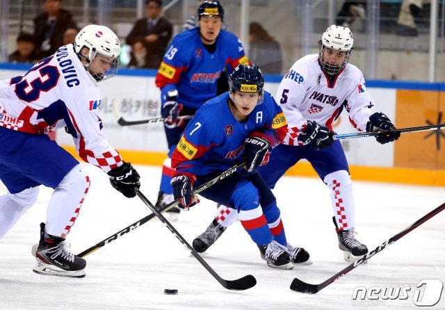 20세 이하(U-20) 아이스하키 대표팀이 2020 국제아이스하키연맹(IIHF) U-20 아이스하키 세계선수권 디비전 2 그룹 B에서 5연승으로 우승을 차지했다. (대한아이스하키협회 제공).