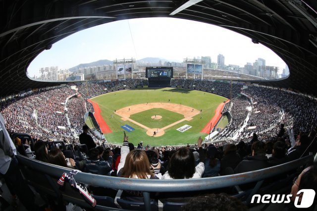 만원 관중이 들어찬 잠실구장. © News1