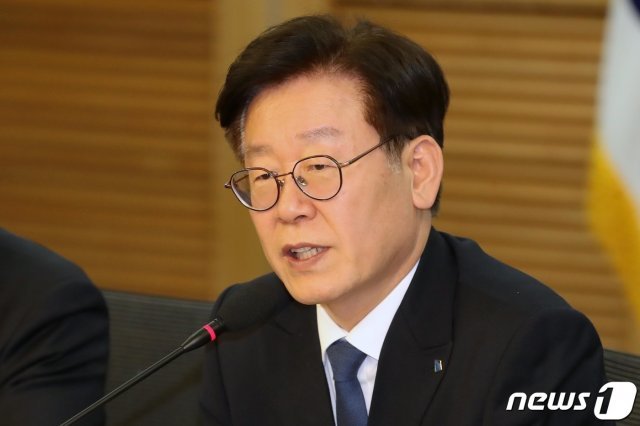 이재명 경기도지사가 현재 진행 중인 아주대병원 현장조사 기간을 연장해 중증외상환자 진료방해 등의 의혹을 명확히 밝히라고 지시했다. © News1