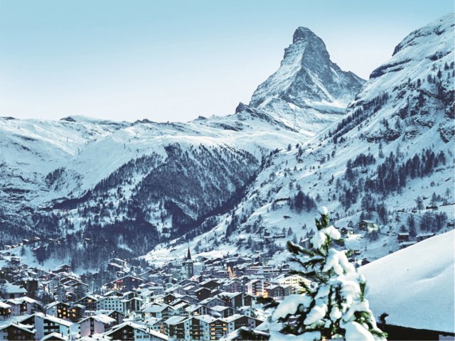 우뚝솟은 마터호른 봉우리