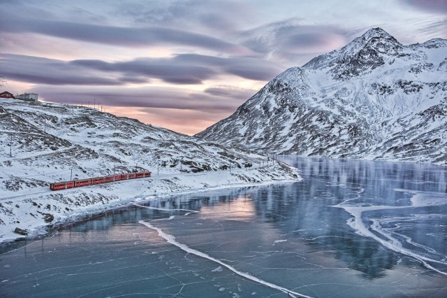 알프스 깊숙이 다니는 베르니나 특급열차