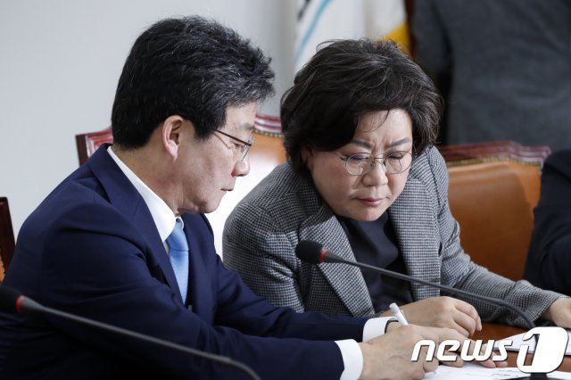 유승민 새로운보수당 보수재건위원장과 이혜훈 의원. 2018.3.14/뉴스1 © News1
