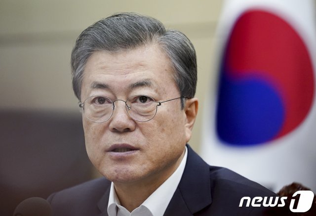 문재인 대통령이 지난달 20일 청와대에서 수석보좌관회의를 주재하고 있다. (청와대 제공)