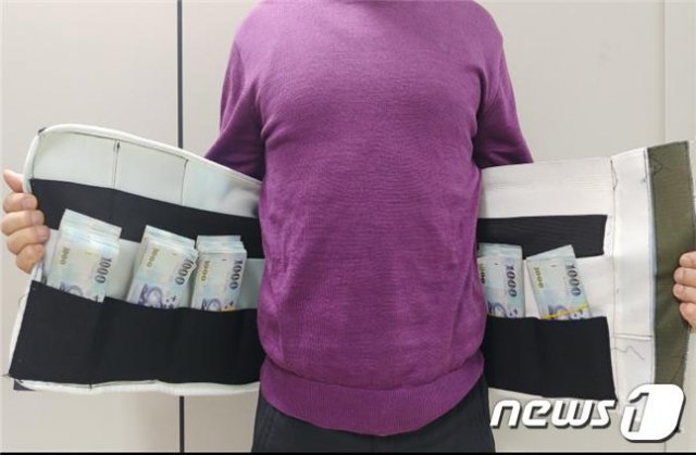 외화밀반출사범이 이용한 실리콘 주입 특수제작 복대(인천지방검찰청 제공)/뉴스1 © News1