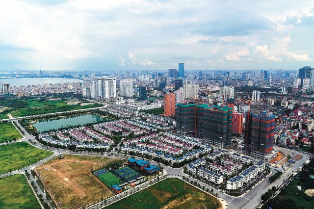 스타레이크시티 사업은 베트남 수도 하노이 북서쪽에 여의도 면적 3분의 2 규모의 신도시를 조성하는 사업이다. 대우건설이 100% 
지분을 보유한 베트남THT법인이 사업을 추진하고 있고, 총사업비는 22억 달러 규모다. 대우건설 제공