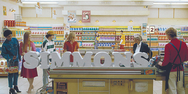 슈퍼마켓 계산대 앞 ‘새치기’ 등 무례한 행동을 ‘시몬스’ 로고와 함께 유쾌하게 짚어낸 ‘슈퍼마켓 편’.
