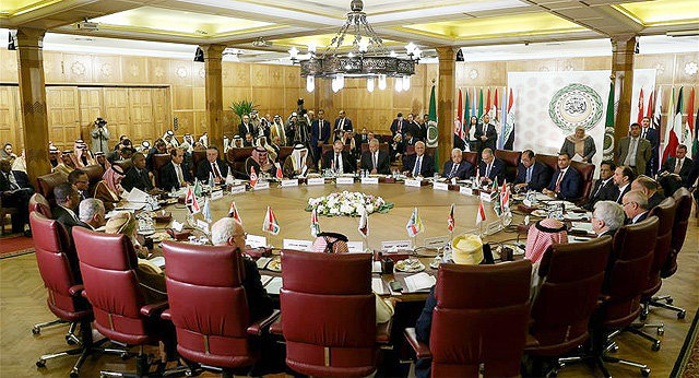 이달 1일(현지 시간) 아랍연맹 회원국 외교장관들이 이집트 카이로의 아랍연맹 본부에서 도널드 트럼프 미국 행정부의 이스라엘 편향 ‘중동평화구상’에 대한 대응 방안을 논의하고 있다. 카이로=신화 뉴시스