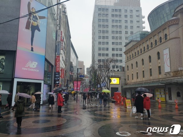 12일 서울 중구 명동의 거리가 한산한 모습. 2020.2.12/© 뉴스1