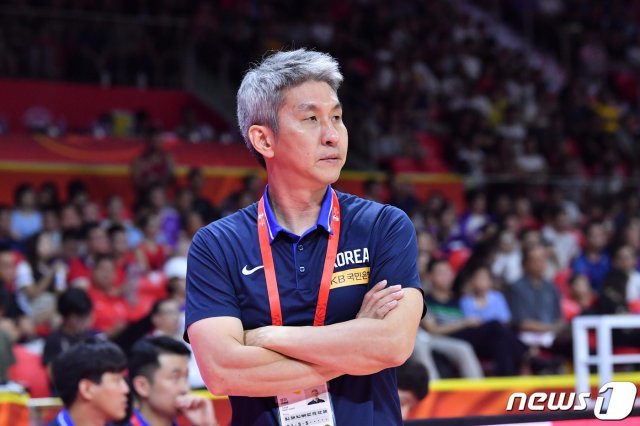 김상식 남자 농구대표팀 감독.아시아컵 최종예선에 나선다.