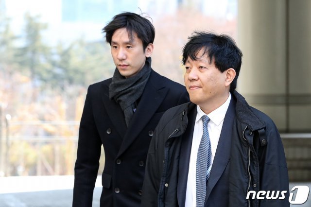 이재웅 쏘카 대표(오른쪽)와 박재욱 타다 운영사 VCNC 대표. © News1