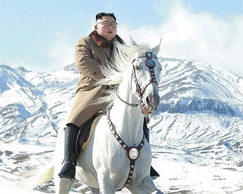 백마를 타고 백두산에 오른 김정은 북한 국무위원장의 모습. 지난해 10월 16일 북한 언론들에 공개됐다. 동아일보DB