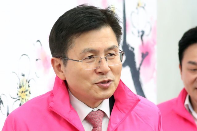 황교안 미래통합당 대표가 20일 서울 여의도 국회에서 열린 최고위원회의에 참석하고 있다. 사진=뉴스1