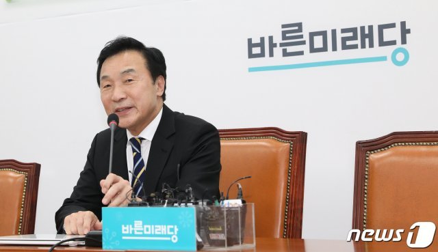 손학규 바른미래당 대표가 20일 오후 서울 여의도 국회에서 기자회견을 갖고 발언을 하고 있다. © News1