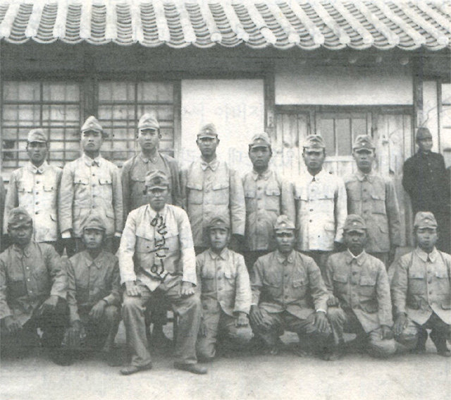 일제가 1941년 세운 인천조병창의 ‘기능자양성소’ 단체 사진. 국사편찬위원회 제공