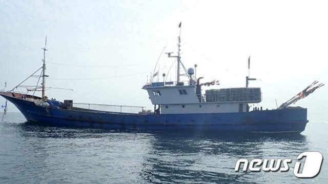 해양수산부 남해어업관리단이 지난해 11월2일부터 4일까지 사흘간 우리나라 배타적경제수역(EEZ)인 제주 해상에서 나포한 불법 조업 중국 자망어선.(해양수산부 남해어업관리단 제공)  © News1