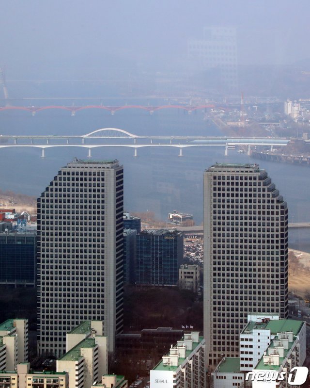 서울 여의도 LG트윈타워/뉴스1 © News1