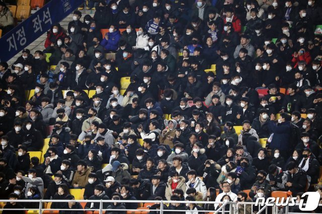 코로나19 여파로 월드컵 예선 일정이 연기될 전망이다. © News1